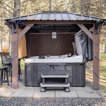 Rustic Cozy Cabin With Hot Tub Bragg Creek Zewnętrze zdjęcie