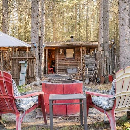 Rustic Cozy Cabin With Hot Tub Bragg Creek Zewnętrze zdjęcie